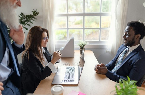 Outplacement : Comment un cabinet à Paris facilite la nouvelle orientation professionnelle ?